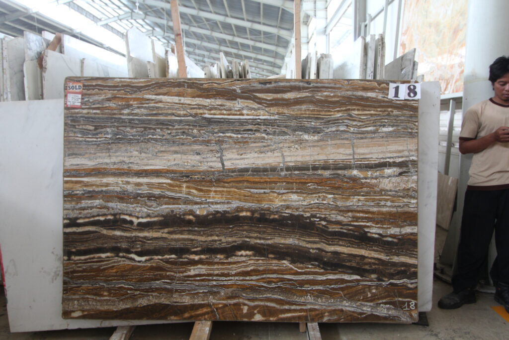 ONYX BLACK CANYON, photo 2 of 3