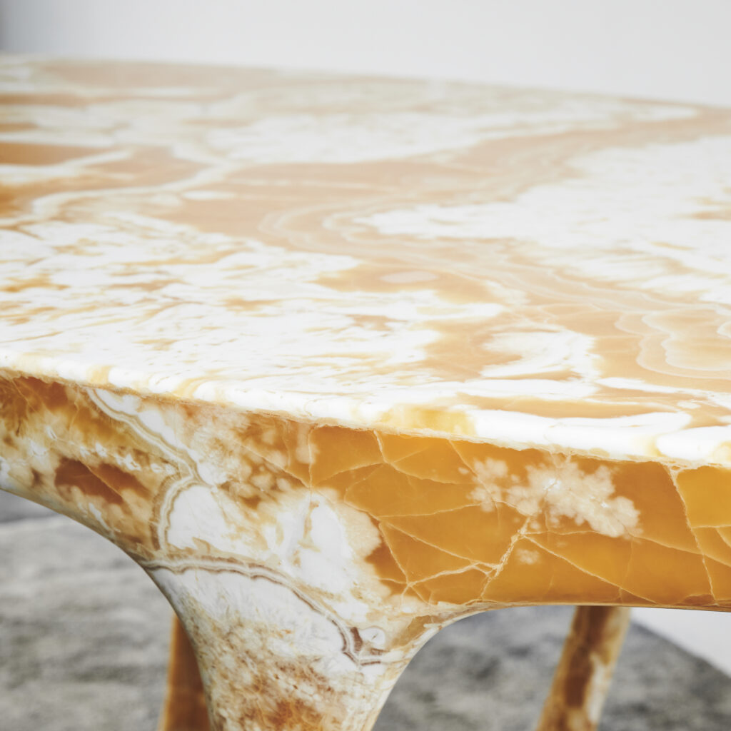 HIVE TABLE, foto 2 dari 2