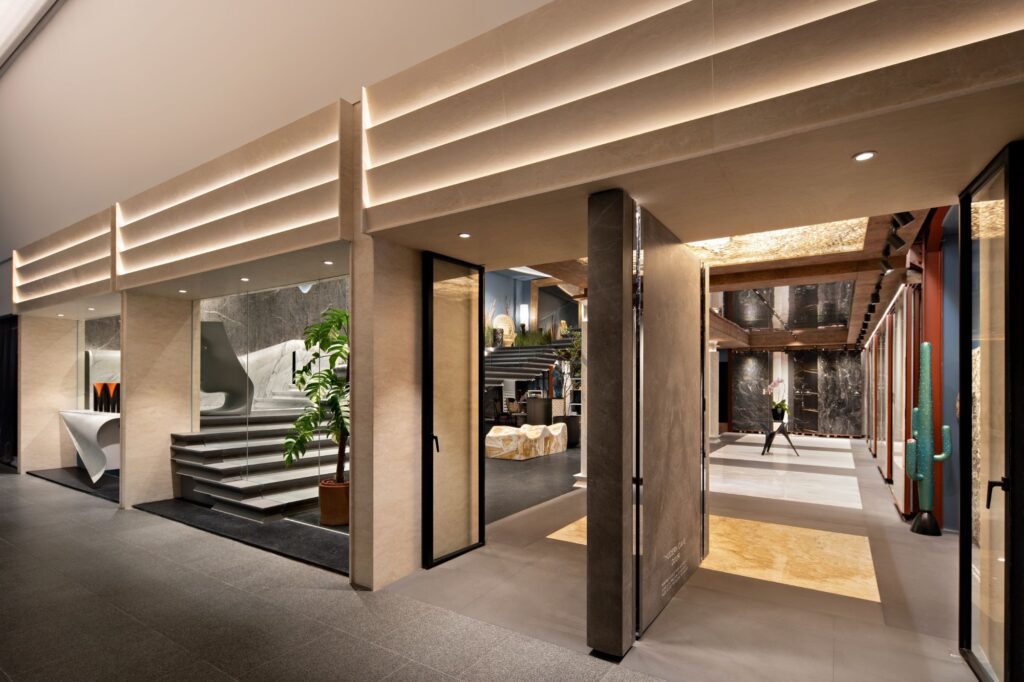Jakarta · Alam Sutera showroom, photo 1 of 3