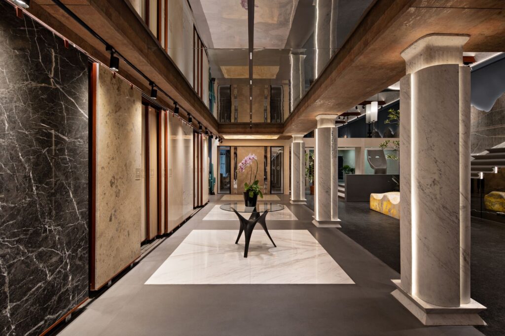 Jakarta · Alam Sutera showroom, photo 2 of 3