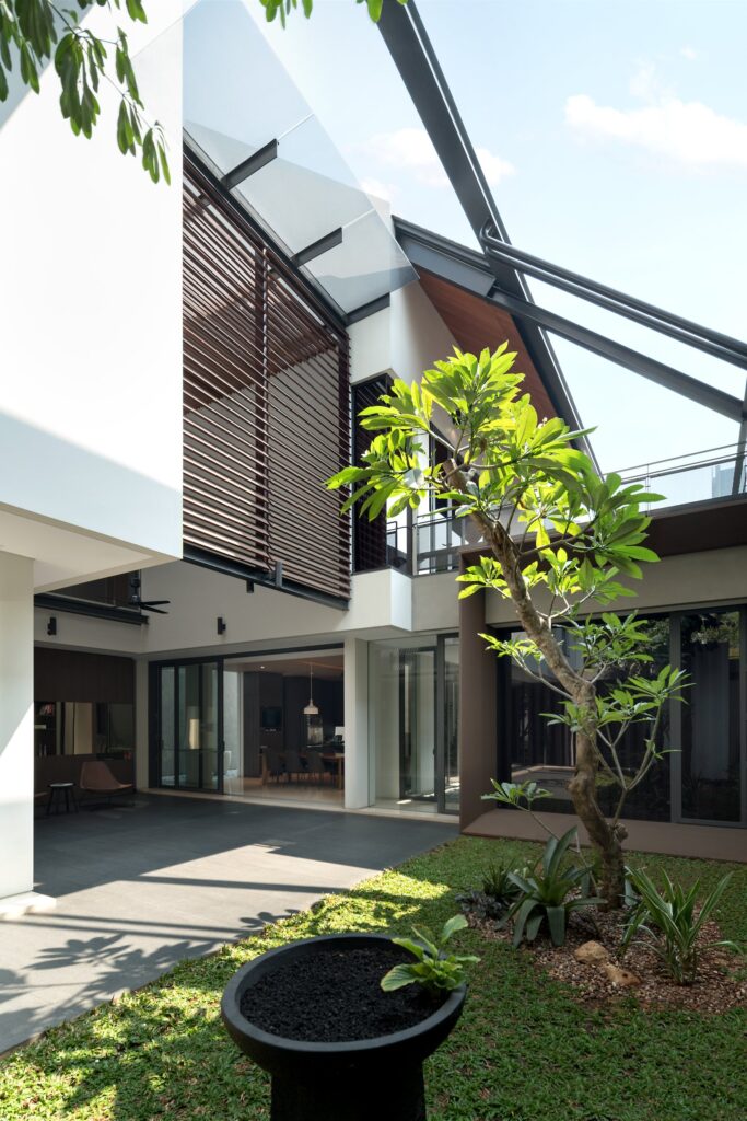 RW HOUSE, photo 5 of 5